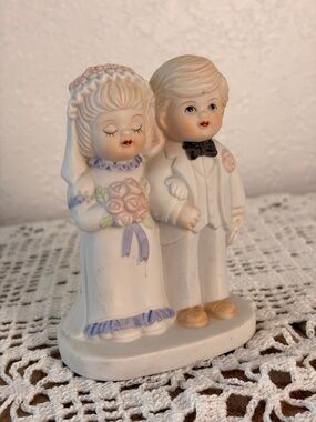 💍✨ Vintage Crown Deville Porcelain Bride & Groom Cake Topper ✨💍